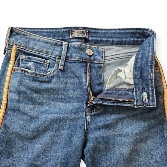 Abercrombie & Fitch Harper Low Rise Ankle Jeans, Raw Hem, Size 25/0R - Picture 3 of 8